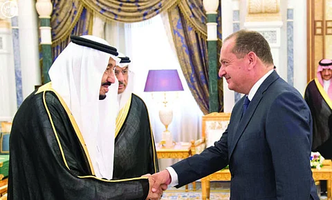 السفير البريطاني: سرعة التطور مذهلة.. والسعودية قوة لتحقيق الاستقرار في منطقة مضطربة