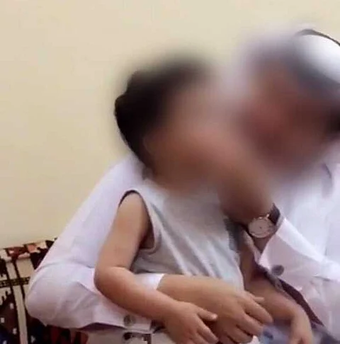 شرطة الشرقية تضبط الشخص الذي دفع طفلاً للتدخين