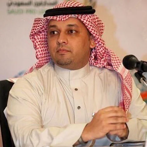 مصادر: استقالة عادل عزت من رابطة دوري المحترفين