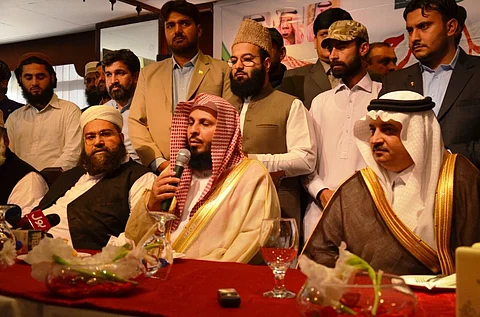 علماء باكستان: الأمة تفتخر بقدرة المملكة على الدفاع عن أمن الحرمين