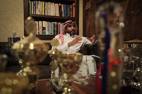 تعرّف على بطل الترايثلون السعودي ومغامرته بالسفر من الرياض إلى موسكو بالدراجة