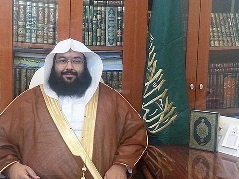 "الغامدي" ينظم قصيدة إشادة بولي العهد بعد جولته الخارجية وعودته للوطن