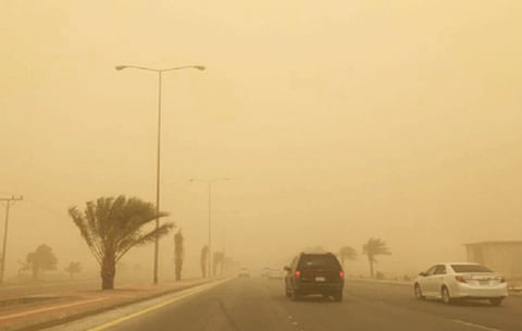 درجات الحرارة تعاود انخفاضها بهذه المواقع وسحب ممطرة بمنطقتين