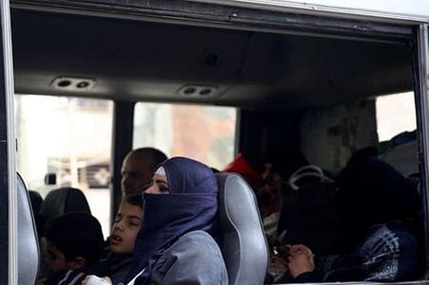 بدء إجلاء المرضى والمصابين من الغوطة الشرقية المحاصرة بسوريا