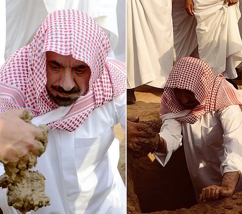 لقطات مؤثرة للحظة دفن أمير نجران جثمان ابن شقيقه