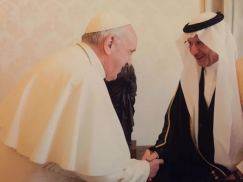 شاهد.. "العثيمين" يبحث مع بابا الفاتيكان قضايا الإرهاب والروهينجيا والقدس
