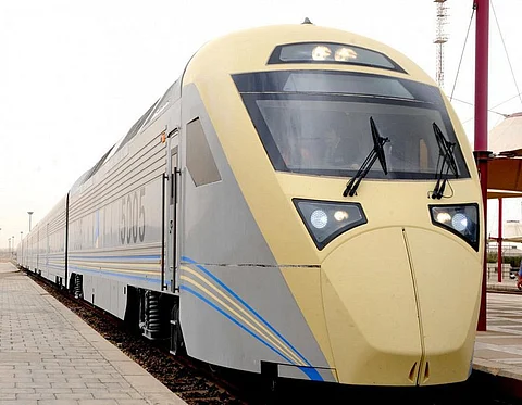 قبل قليل.. تعطُّل قطار الركاب بين الدمام والأحساء وسط الصحراء
