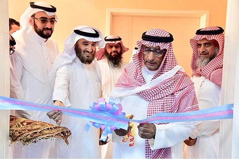 مدير جامعة نجران يفتتح وحدة جراحة المناظير بالمستشفى الجامعي