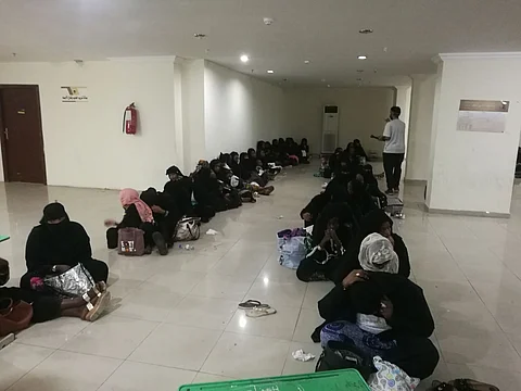 "مهمات وواجبات مكة" تضبط حفل زواج مختلطًا لجالية إفريقية