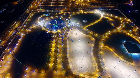 ضَبْط وافد وامرأتَيْن حوَّلوا منزلاً مهجورًا لممارسات مشبوهة بمحايل