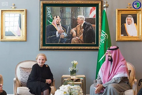 واشنطن.. ولي العهد يلتقي عدداً من المسؤولين الأمريكيين السابقين