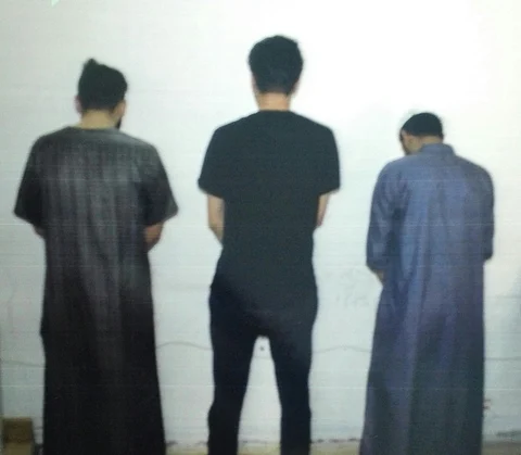 "الملثمون الثلاثة" يسقطون في خيبر.. اعتدوا على مقيم وسلبوه 50 ألفاً