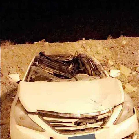 إصابة موظف بـ"هلال الباحة" ووالدته وزوجتَيْه بعد اصطدامهم بجَمَلين سائبَيْن بطريق معشوقة