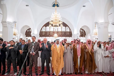 نائب أمير الرياض يؤدي صلاة الميت على "الشهيد عبدالمطلب أحمد"