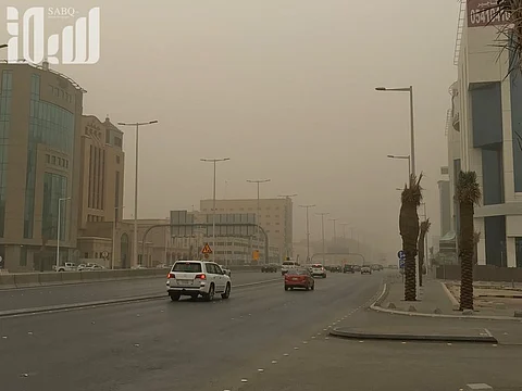 "مدني الرياض" ينبّه من غبار وتدنٍّ للرؤية وينشر تعليمات السلامة