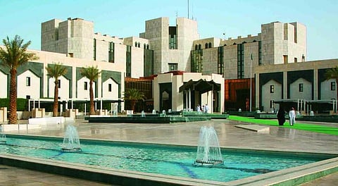 موجة الغبار.. "تخصصي الملك خالد للعيون": هؤلاء لا يخرجوا من المنازل