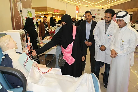 "الزايدي" يفتتح معرض وفعاليات المرأة وأمراض الكلى بالطائف