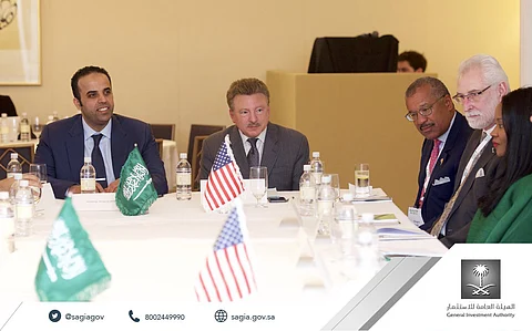 "العمر" يبحث جذب رؤوس الأموال مع رئيس غرفة التجارة الأمريكية العربية