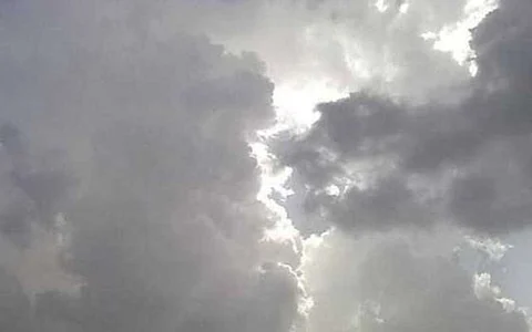 "الأرصاد" تنبّه مدن الشرقية من سحب رعدية ممطرة تصحبها رياح سطحية