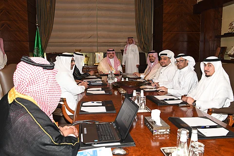 محافظ جدة يرأس اجتماع البرنامج التدريبي لتوطين الوظائف بالمحافظة