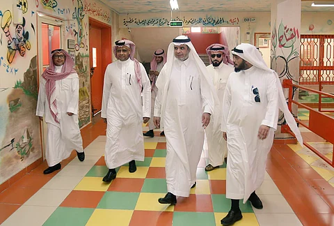 مكة.. العيسى يقف على التدابير المتخذة لحالات "الجرب" ويؤكد: الوضع مطمئن