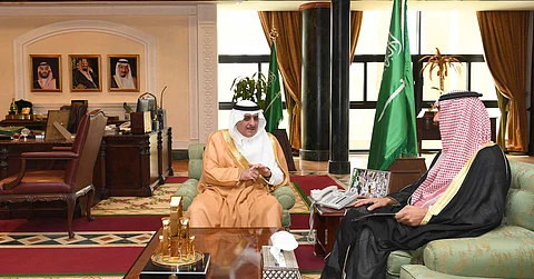 أمير تبوك يلتقي مدير وزارة البيئة والمياه والزراعة بالمنطقة