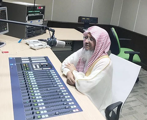 "العسكر" يشيد بدور إذاعة نداء الإسلام ونقل رسالة السعودية في خدمة المسلمين