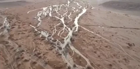 أمطار غزيرة على حائل أسالت الأودية والشعاب.. و"المدني": لا حوادث