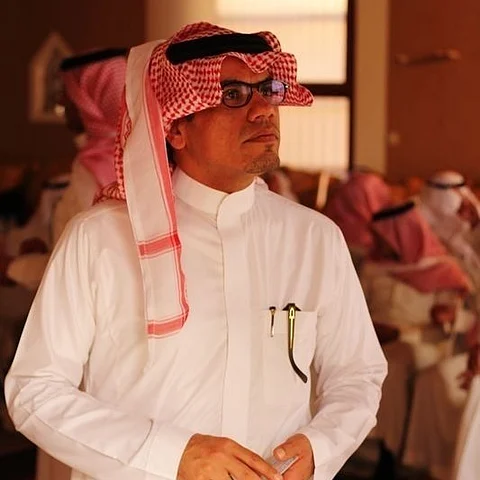 "الدخيل" يحصد الماجستير في الإعلام