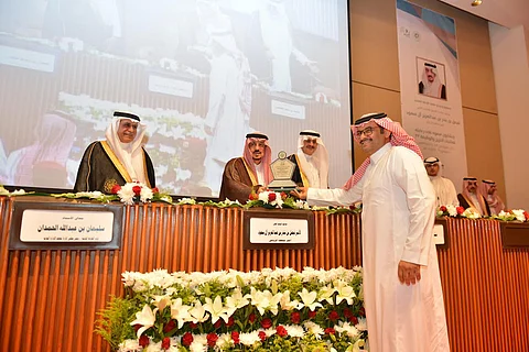 أمير الرياض يكرم "سبق" على تغطيتها فعاليات احتفال الخريج والوظيفة 22