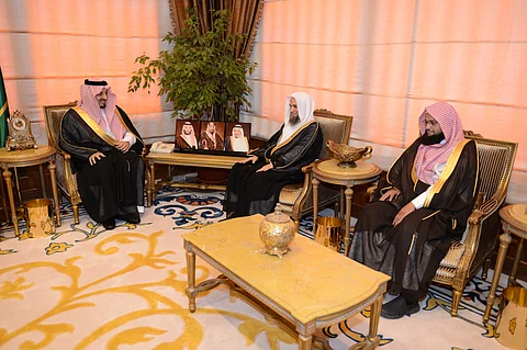 "أمير عسير" يستقبل إمام وخطيب المسجد الحرام
