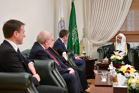 أمين رابطة العالم الإسلامي يستقبل وفداً برلمانياً بريطانياً