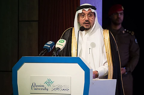 بالصور.. أمير القصيم: أدعو المفكرين إلى تبيان وسطية الإسلام واعتدال منهجه