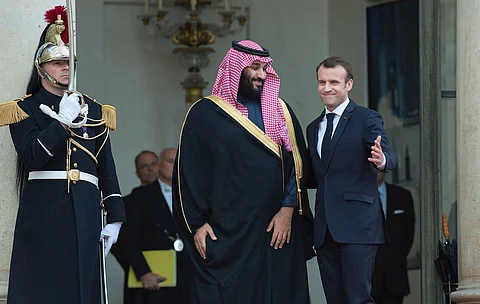 بالصور ..ولي العهد يصل قصر الإليزيه وماكرون في استقباله