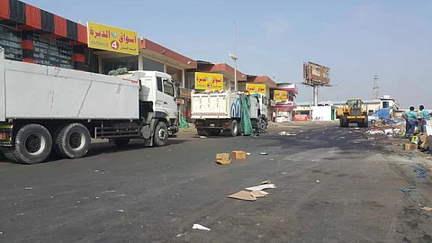 أمانة جدة تتلف وتصادر 6 أطنان خضراوات وفواكه في مداهمة مواقع الباعة الجائلين