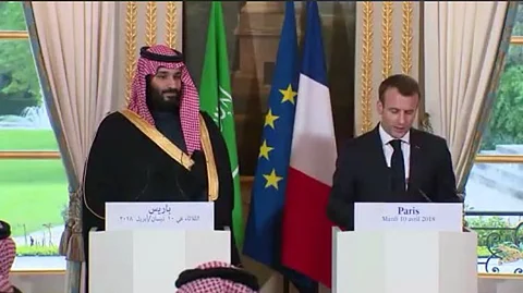 هكذا رد ولي العهد على صحفية سألته في الإليزيه: لماذا لم تأتِ أسرتك معك؟