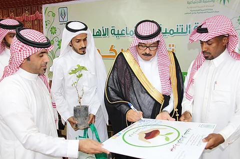 "المبارك" يدشن مبادرة "أترك أثر.. بشجرة" بوادي الدواسر