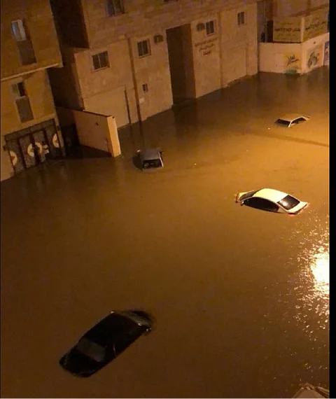أمطار المساء بمكة تكشف سوء شبكات الـ 400 كم .. وهذه مطالب الأهالي