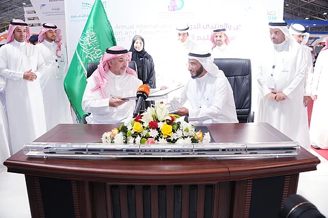 "سار وتطوير" تنشران ثقافة استخدام القطارات عبر المناهج الدراسية