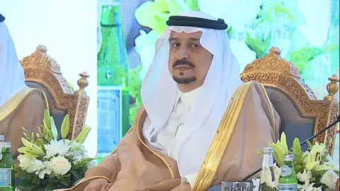أمير الرياض يطالب مزارعي التمور بالاهتمام بالطرق العملية في زراعة النخيل