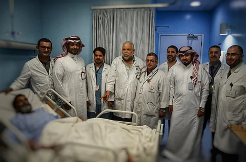 تعرف على تفاصيل إنقاذ حياة خمسيني سقط من الدور الخامس من بناية بينبع