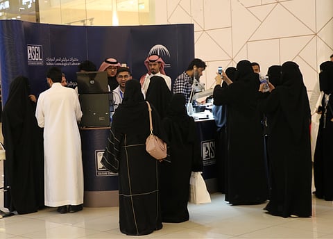 "حماية المستهلك" تقيم ركناً توعوياً لفحص المجوهرات بجدة