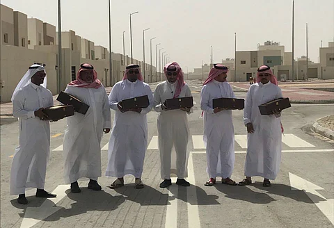 "الإسكان" تُسَلّم المواطنين مفاتيح الفلل السكنية في عدد من مشاريعها الجاهزة