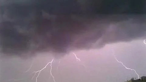 "الأرصاد": سُحب رعديّة مُمطرة على 4 مناطق ومرتفعات الباحة وعسير وجازان