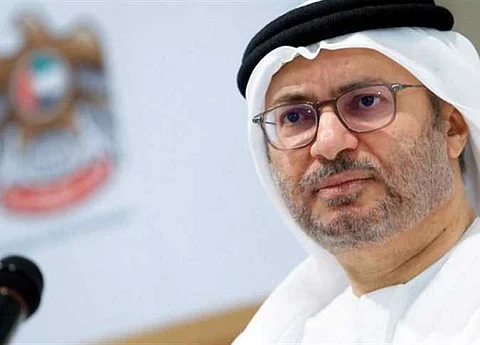 "قرقاش" يفسر غياب أمير قطر عن #قمة_الظهران ويسدي نصيحته لـ"تميم"