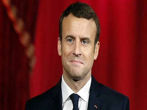 ماكرون: لا أؤيد حظر الحجاب.. والإسلام الحقيقي لا يعني التطرف