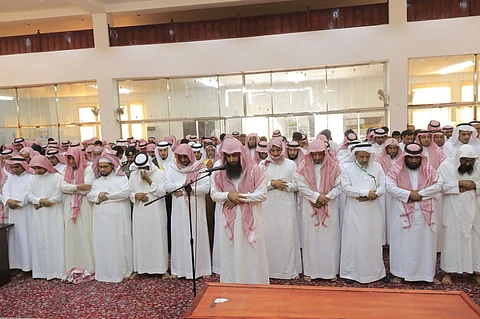 بارق تشيع الشهيد "الشهري" والمحافظ ينقل تعازي القيادة لأسرته