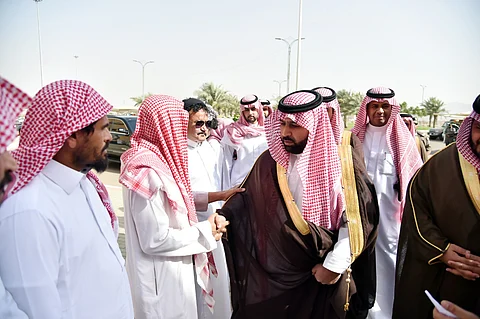 بالصور.. نائب أمير جازان يزور أسر شهداء العارضة وينقل تعازي القيادة