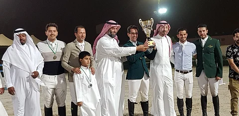"الغنام" يتوج الفارس "الشواف" بكأس التعليم للفروسية