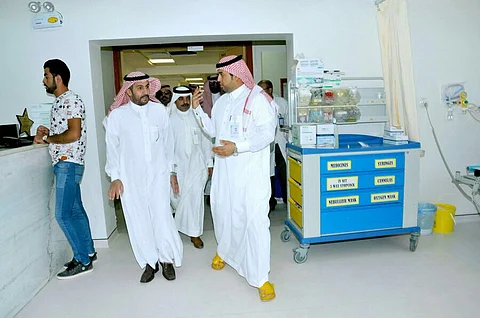محافظ القريات يتفقد مشاريع الشؤون الصحية بالمحافظة